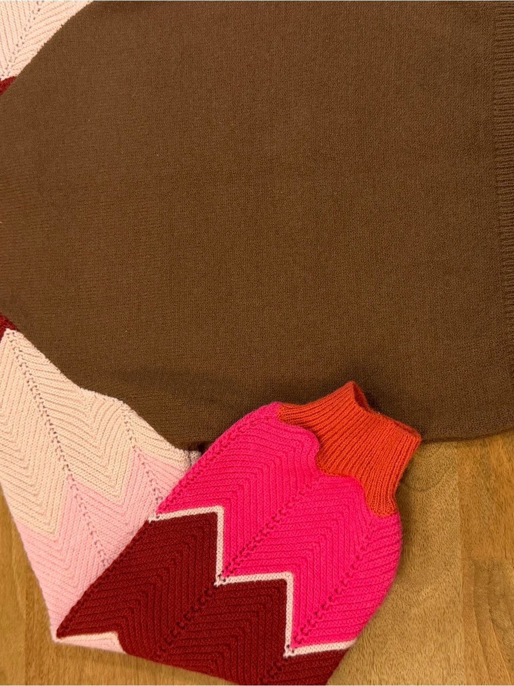 Pink Lily Brown Sweater w/ Pink, Red & Orange Stripes on Puffy Sleeves Size M - Picture 9 of 11